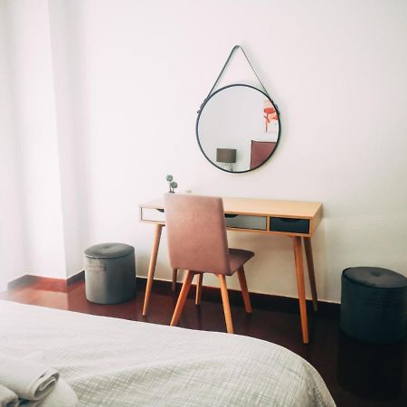 Explore Greece From Colorful City Centre Apartment Chalkís エクステリア 写真