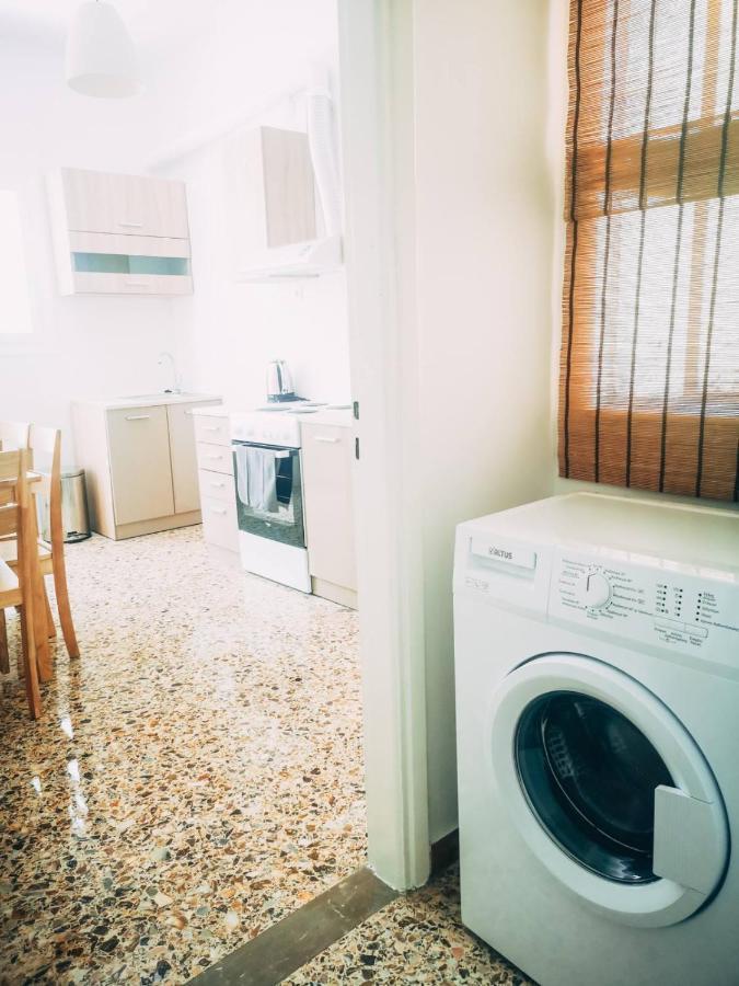 Explore Greece From Colorful City Centre Apartment Chalkís エクステリア 写真