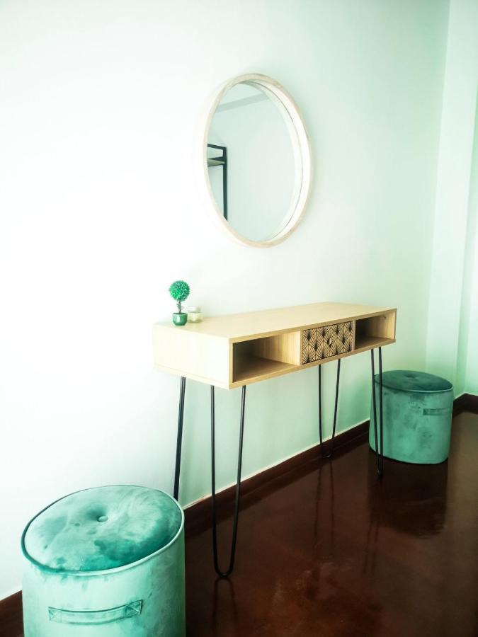 Explore Greece From Colorful City Centre Apartment Chalkís エクステリア 写真