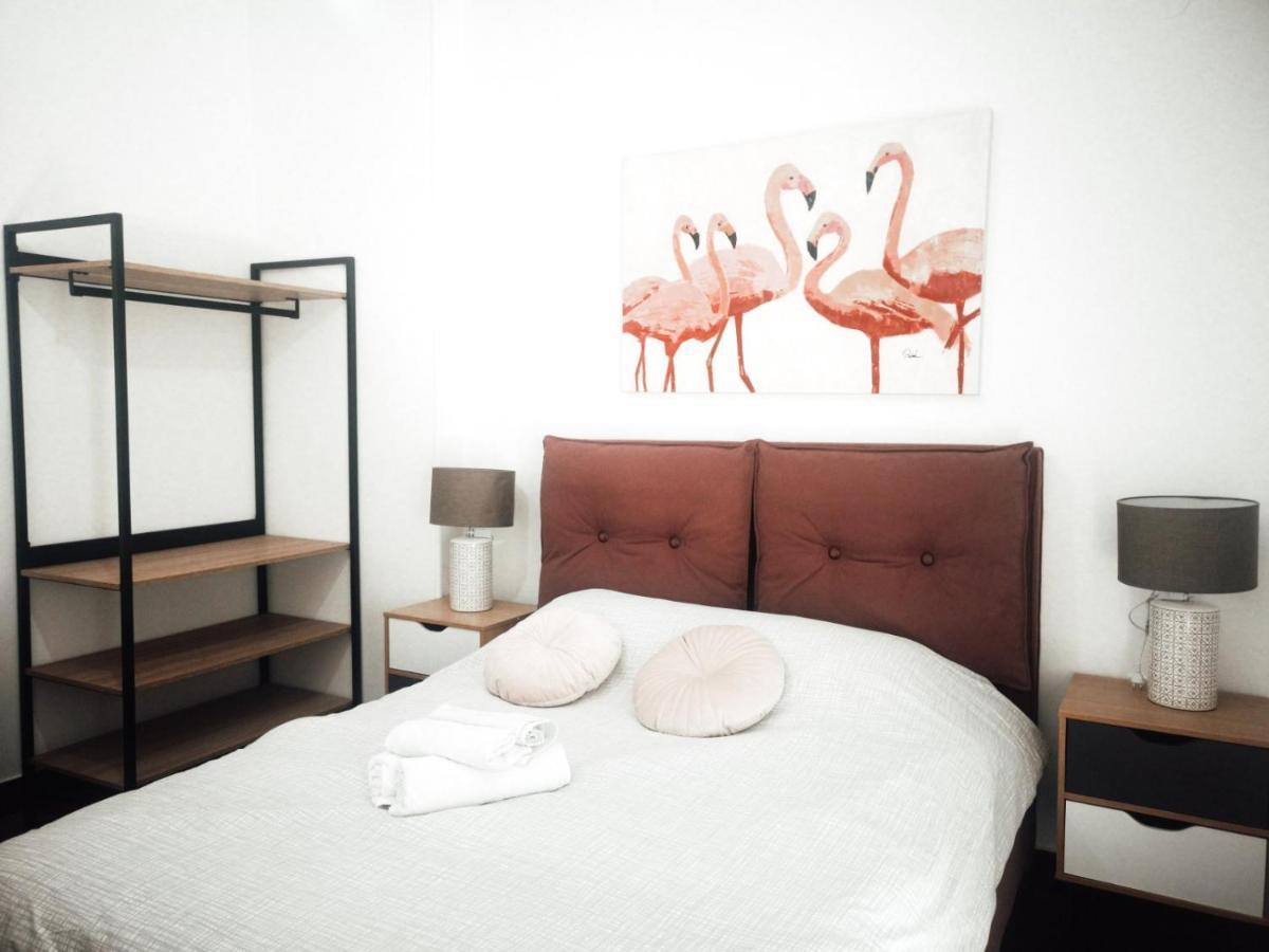 Explore Greece From Colorful City Centre Apartment Chalkís エクステリア 写真