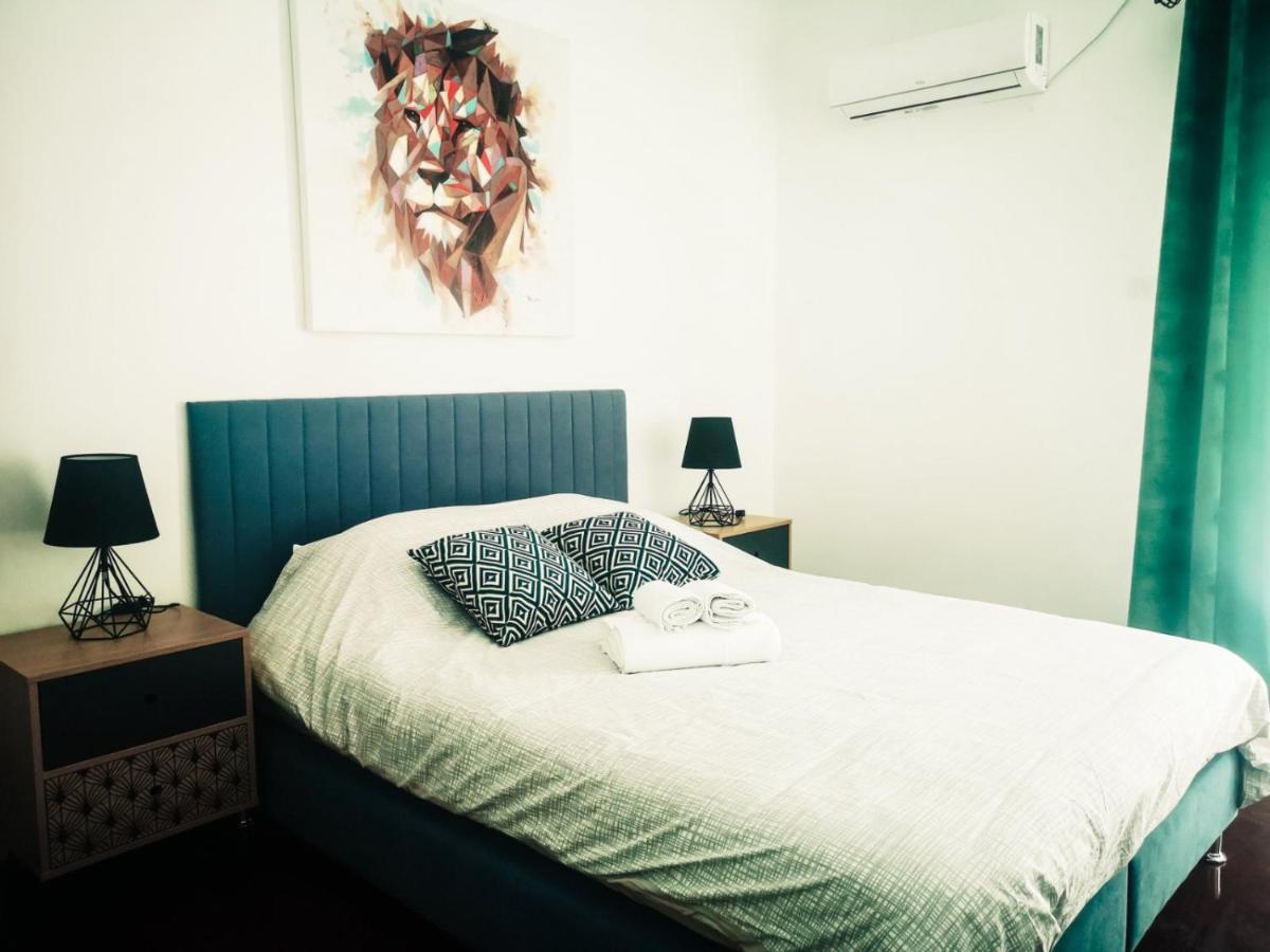 Explore Greece From Colorful City Centre Apartment Chalkís エクステリア 写真